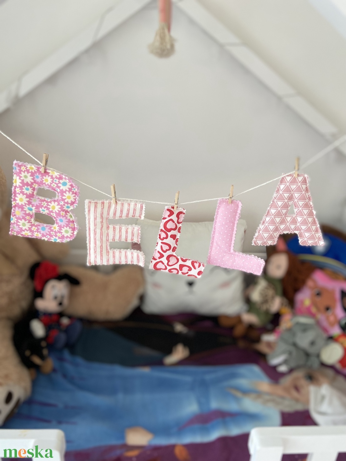 Egyedi, bármilyen névvel elkészíthető dísz, ágyra, falra, gyerekszobába - otthon & életmód - dekoráció - fali és függő dekoráció - függődísz - Meska.hu