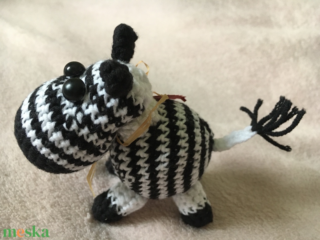 Horgolt Zebra - Kulcstartó - otthon & életmód - dekoráció - asztal és polc dekoráció - horgolt & csipketerítő - Meska.hu Horgolt Zebra - Kulcstartó - otthon & életmód - dekoráció - asztal és polc dekoráció - horgolt & csipketerítő - Meska.hu