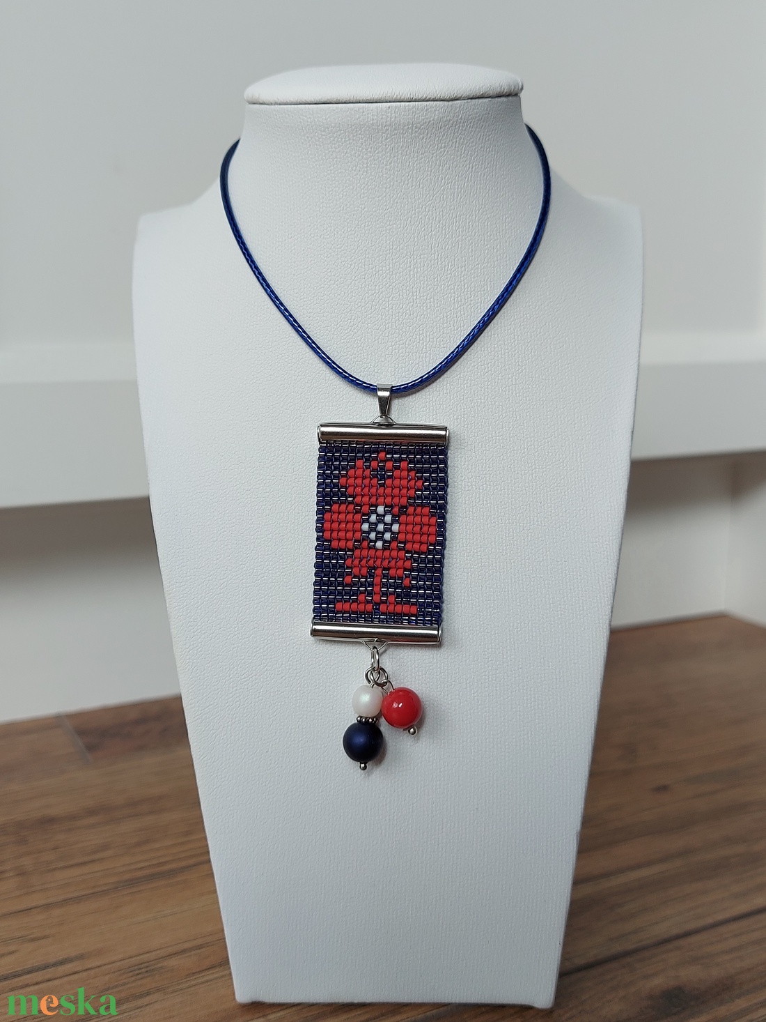 Tűszövött medálok rövid lánccal - ékszer - nyaklánc - medál - Meska.hu Tűszövött medálok rövid lánccal - ékszer - nyaklánc - medál - Meska.hu