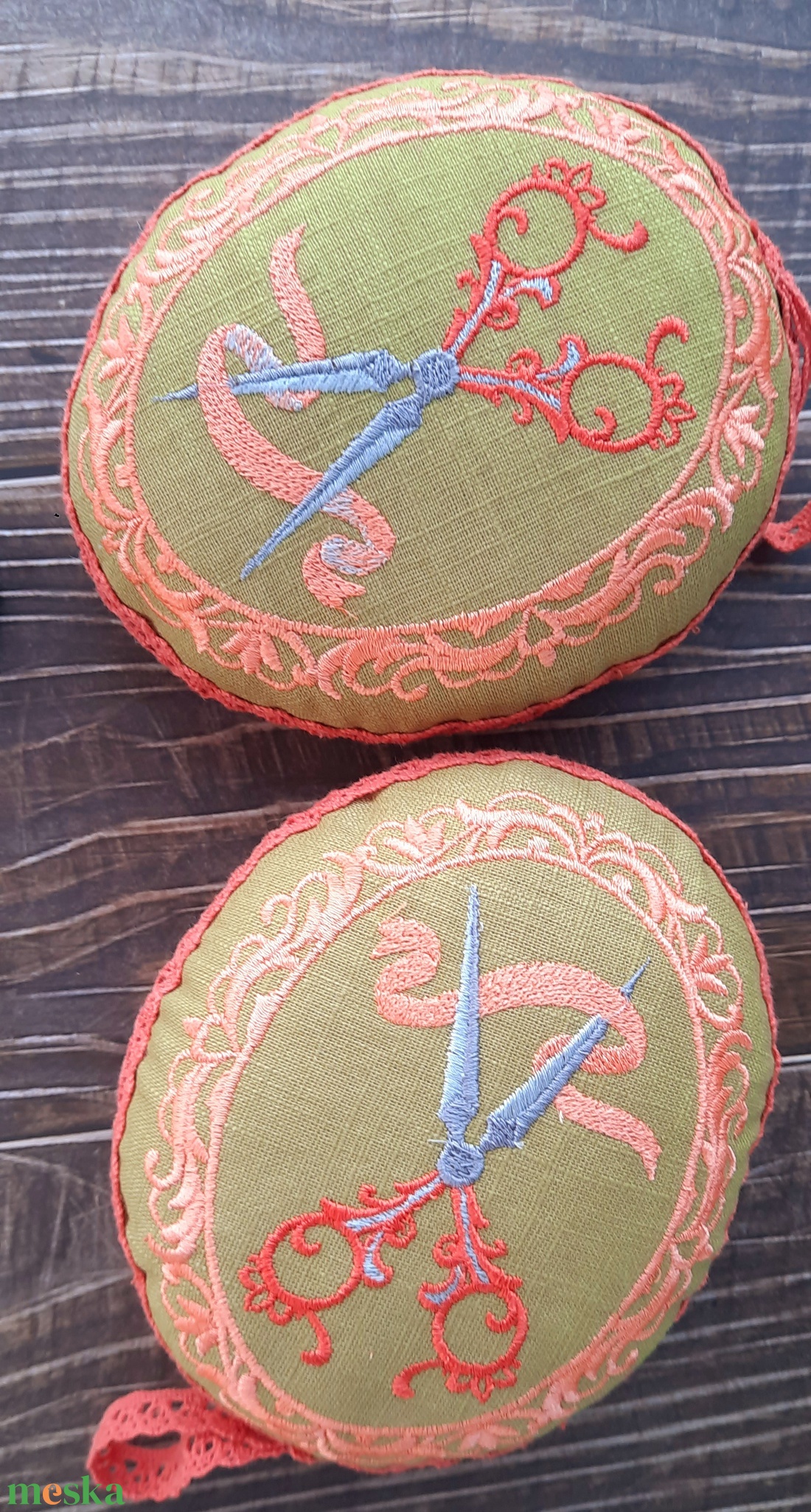 Tűpárna, felakasztható ajándék párnácska - otthon & életmód - lakástextil - varrókellék - Meska.hu