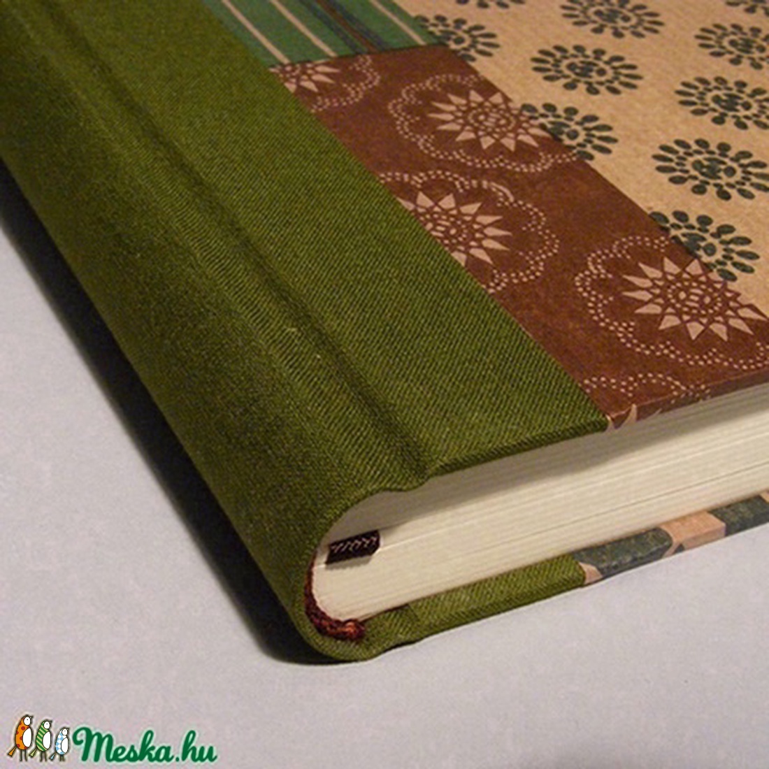 Napló, emlékkönyv, jegyzetelő üres lapokkal. Kemény borító, patchwork mintás papír, zöld vászon gerinc - otthon & életmód - papír, írószer - jegyzetfüzet & napló - Meska.hu Napló, emlékkönyv, jegyzetelő üres lapokkal. Kemény borító, patchwork mintás papír, zöld vászon gerinc - otthon & életmód - papír, írószer - jegyzetfüzet & napló - Meska.hu