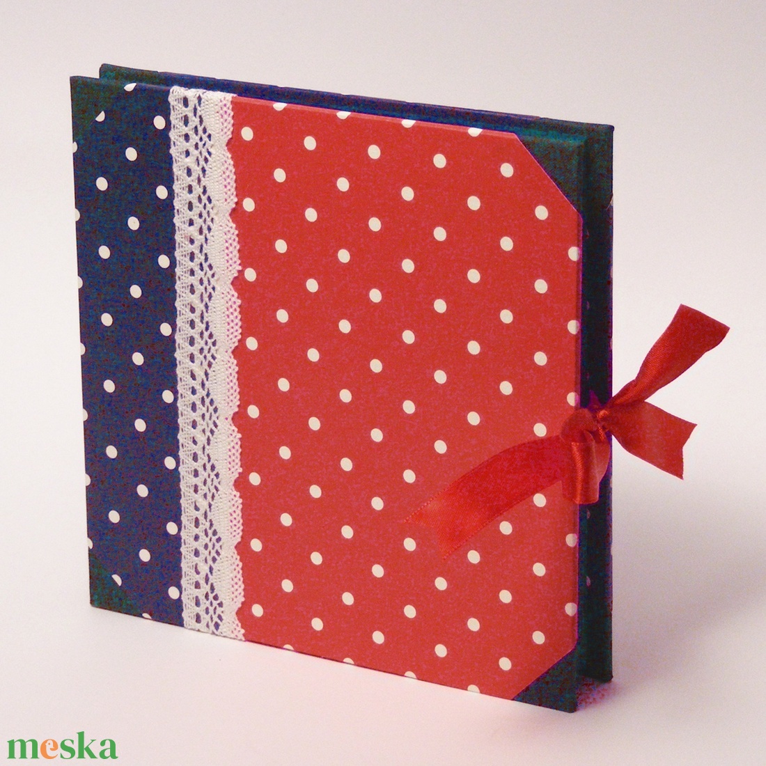 Piros és kék, pöttyös fotóalbum, scrapbook album, nőies album csipkével, papír és vászon borító, szalag - otthon & lakás - papír írószer - album & fotóalbum - Meska.hu Piros és kék, pöttyös fotóalbum, scrapbook album, nőies album csipkével, papír és vászon borító, szalag - otthon & lakás - papír írószer - album & fotóalbum - Meska.hu