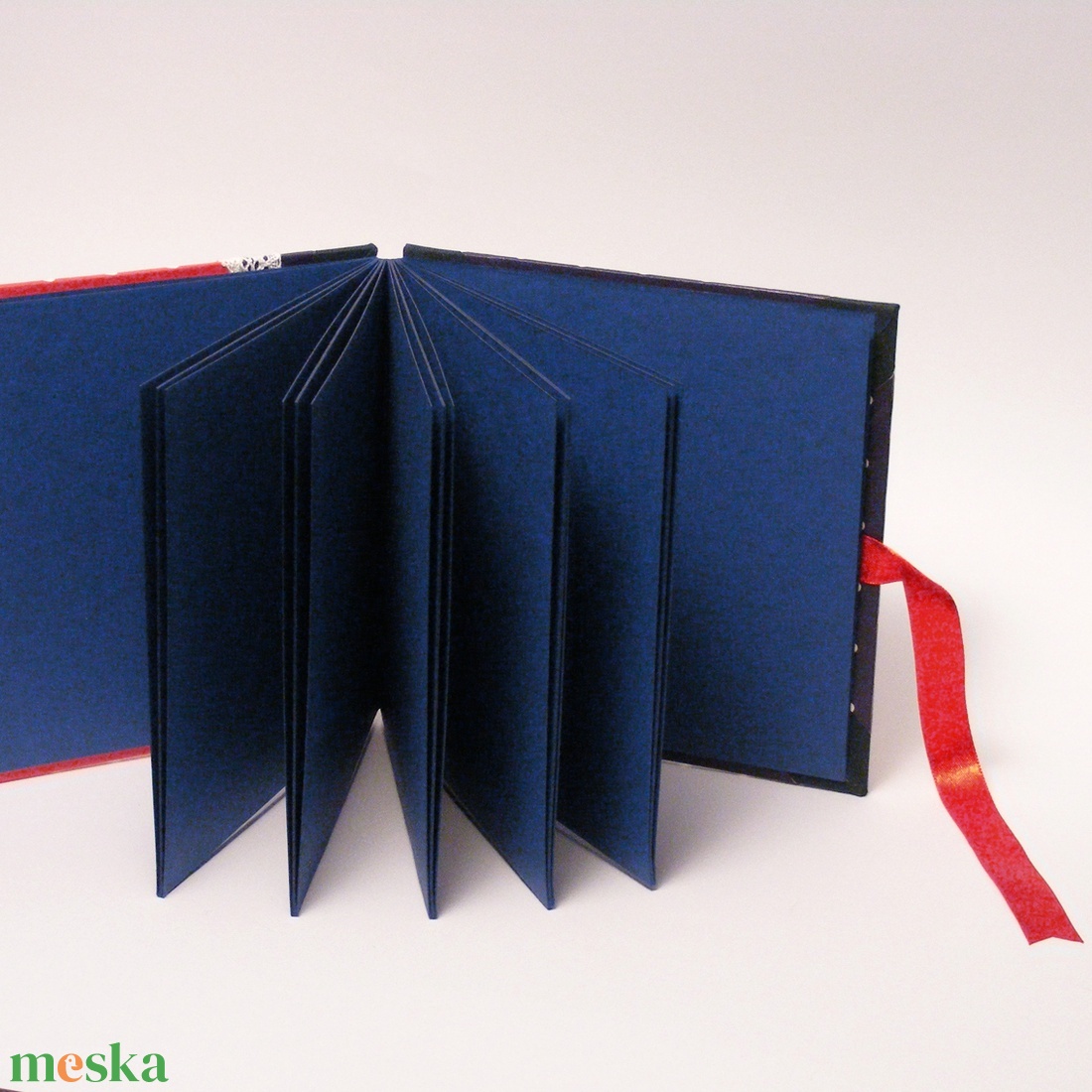 Piros és kék, pöttyös fotóalbum, scrapbook album, nőies album csipkével, papír és vászon borító, szalag - otthon & lakás - papír írószer - album & fotóalbum - Meska.hu Piros és kék, pöttyös fotóalbum, scrapbook album, nőies album csipkével, papír és vászon borító, szalag - otthon & lakás - papír írószer - album & fotóalbum - Meska.hu