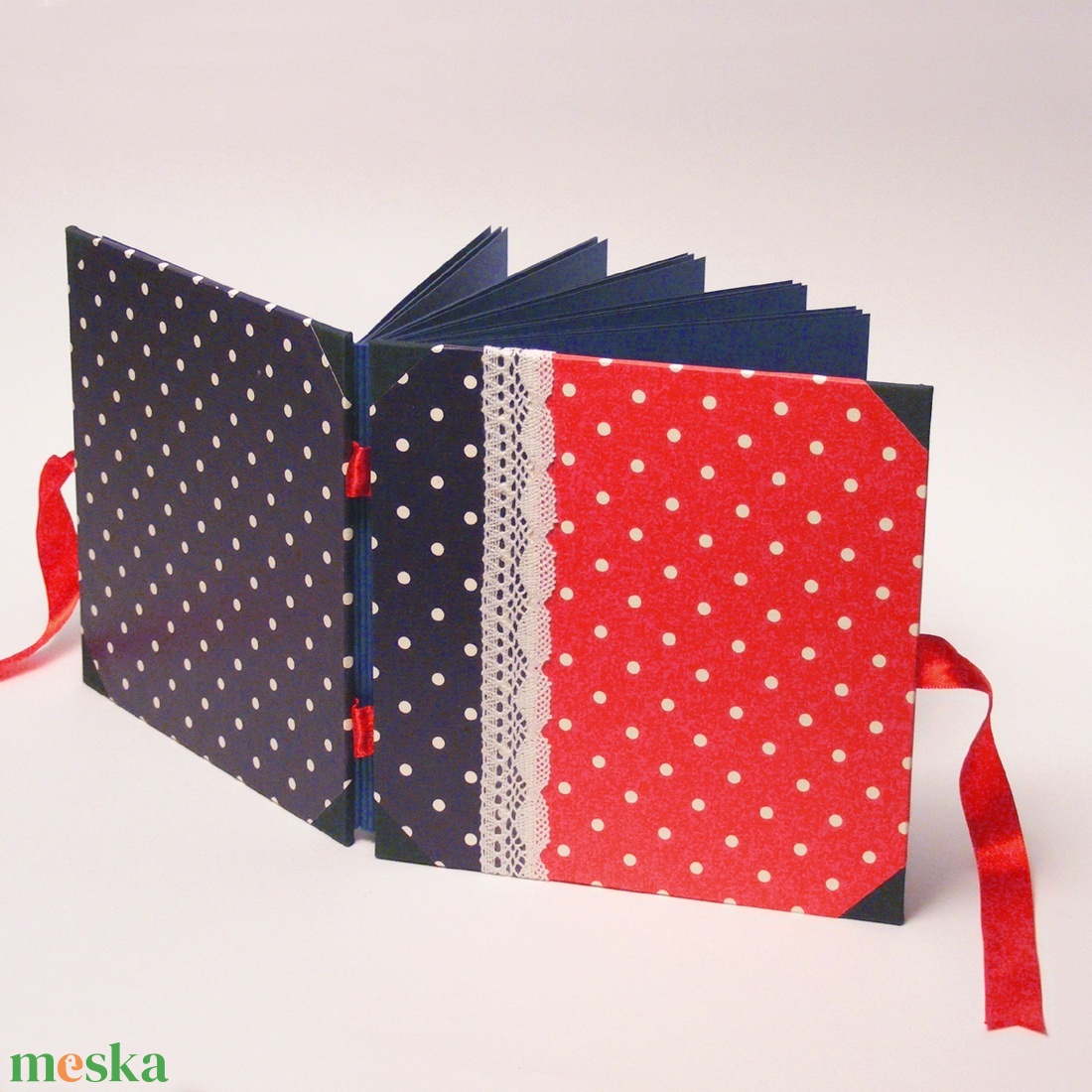 Piros és kék, pöttyös fotóalbum, scrapbook album, nőies album csipkével, papír és vászon borító, szalag - otthon & lakás - papír írószer - album & fotóalbum - Meska.hu Piros és kék, pöttyös fotóalbum, scrapbook album, nőies album csipkével, papír és vászon borító, szalag - otthon & lakás - papír írószer - album & fotóalbum - Meska.hu