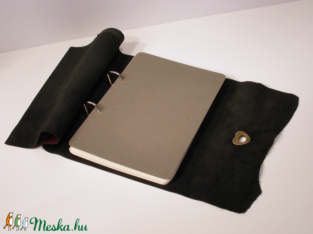 Puha borítós, bordó valódi bőr mappa, monogrammal, névvel személyessé tehető. Gyűrűs mappa 2018-as naptárral -  - Meska.hu