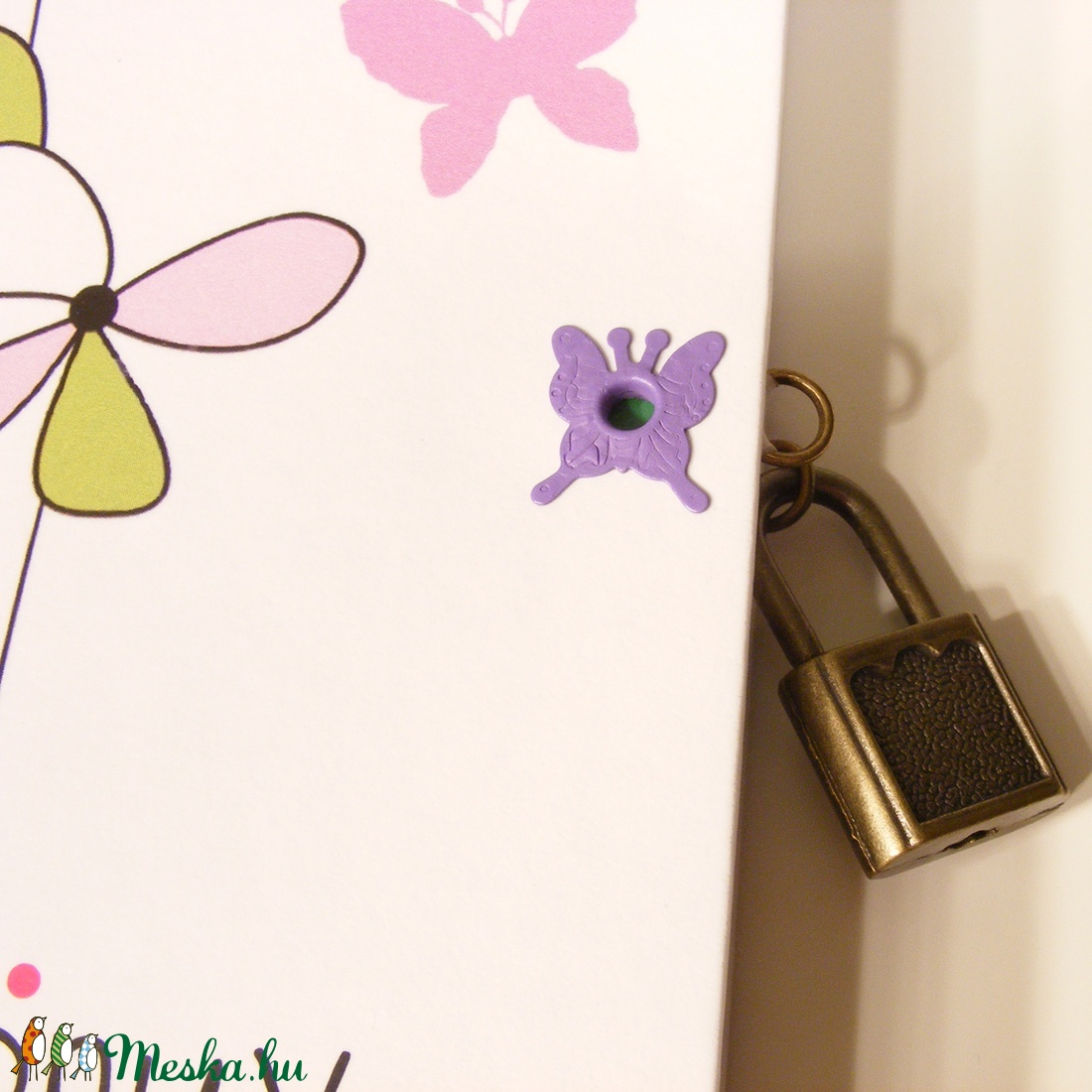 Emlékkönyv lakattal, két kulccsal. Kulcsos könyv, titkos napló kislányoknak, virágos, pillangós borító -  - Meska.hu