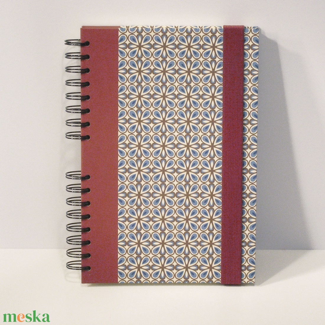 Spirálfüzet kemény borítóval, spirálozott jegyzetfüzet, notesz, gumival, retro motívum -  - Meska.hu
