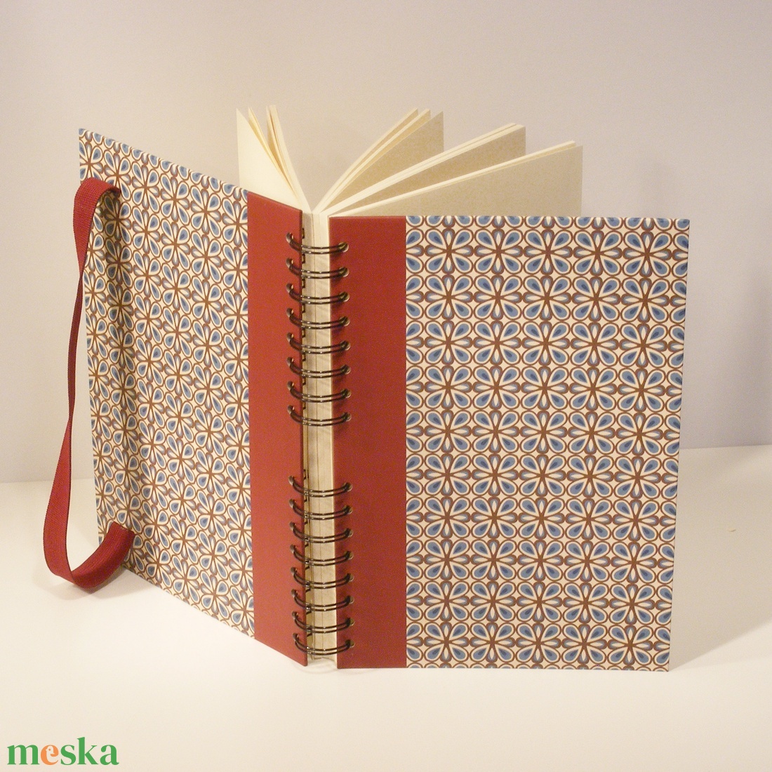 Spirálfüzet kemény borítóval, spirálozott jegyzetfüzet, notesz, gumival, retro motívum -  - Meska.hu