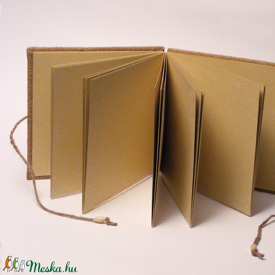 Fotóalbum, scrapbook album, rusztikus album párnázott zsákvászon borító, bőrgomb - otthon & életmód - papír, írószer - album & fotóalbum - Meska.hu Fotóalbum, scrapbook album, rusztikus album párnázott zsákvászon borító, bőrgomb - otthon & életmód - papír, írószer - album & fotóalbum - Meska.hu