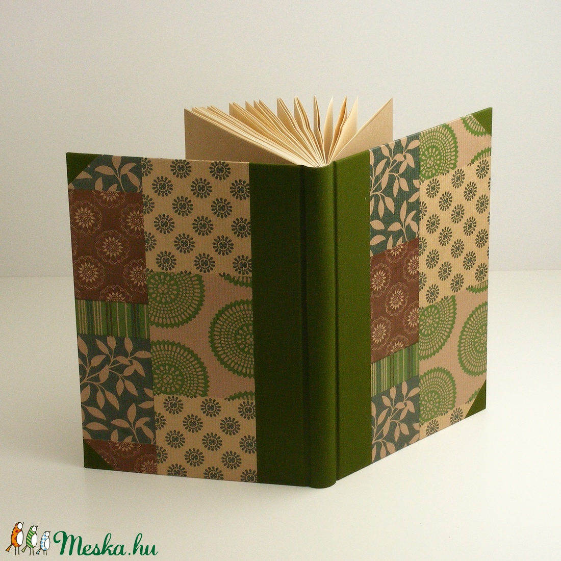 Zöld és barna B5 félvásznas napló, emlékkönyv, vendégkönyv antikollapokkal. Kemény borító, keki vászon gerinc és sarkok - otthon & lakás - papír írószer - jegyzetfüzet & napló - Meska.hu