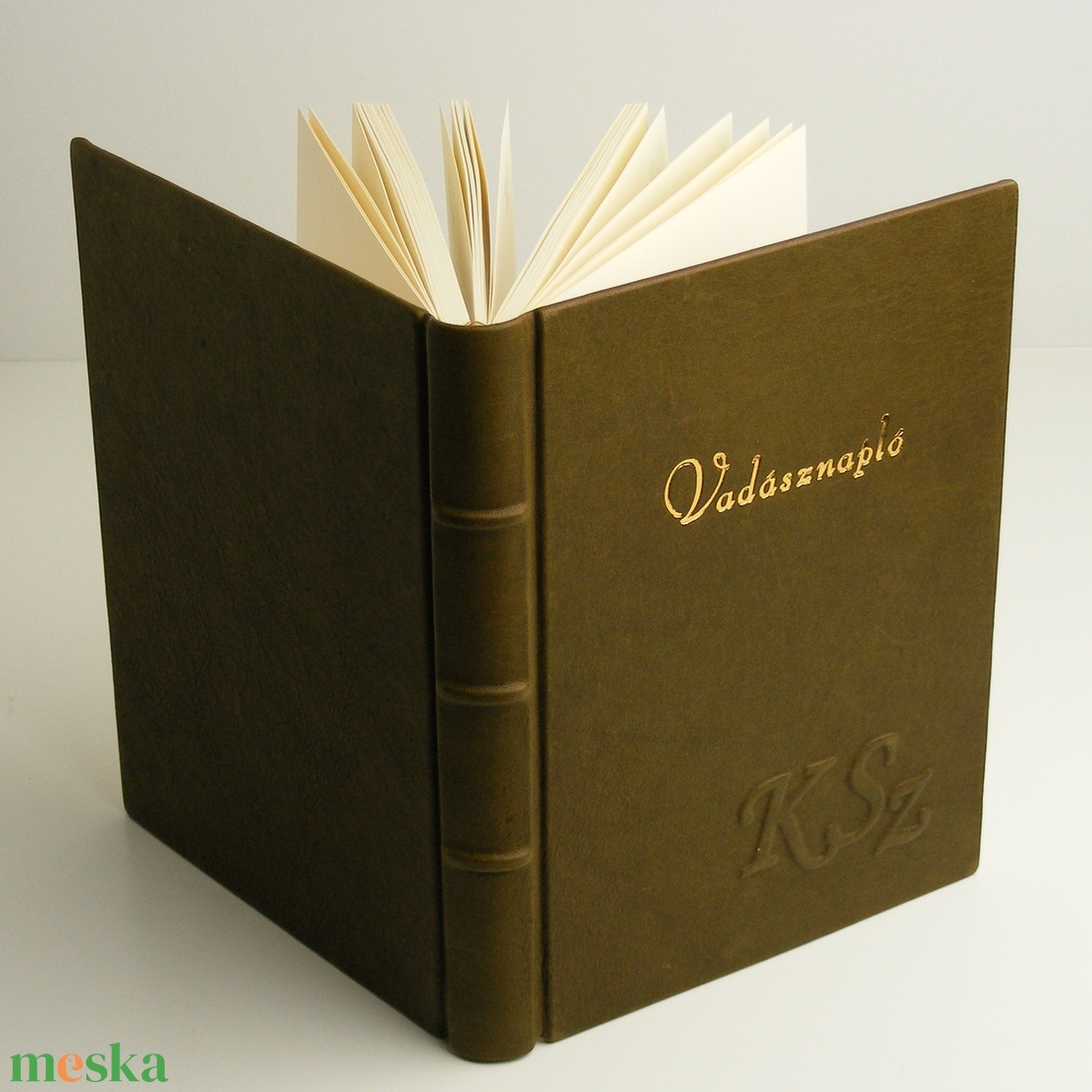 Vadásznapló, valódi bőr napló vadászoknak, kézzel fűzött valódi bőr könyv, személyes ajándék férfiaknak monogrammal - otthon & lakás - papír írószer - jegyzetfüzet & napló - Meska.hu Vadásznapló, valódi bőr napló vadászoknak, kézzel fűzött valódi bőr könyv, személyes ajándék férfiaknak monogrammal - otthon & lakás - papír írószer - jegyzetfüzet & napló - Meska.hu