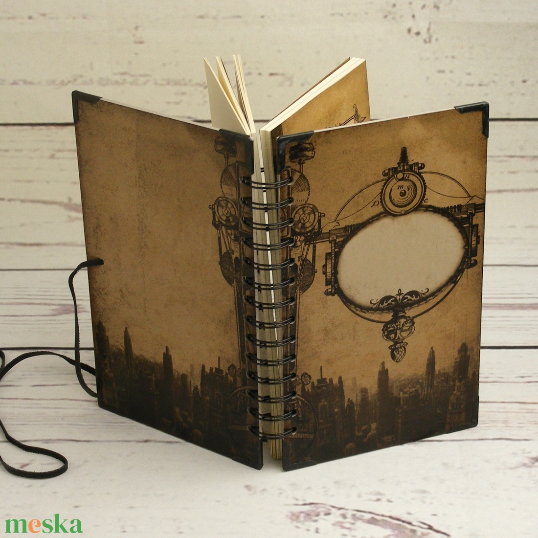 Steampunk, spirálozott jegyzetfüzet, napló, notesz férfiaknak. Nyomtatott elválasztólapok, fém sarkok, bőrzsinór - otthon & életmód - papír, írószer - jegyzetfüzet & napló - Meska.hu Steampunk, spirálozott jegyzetfüzet, napló, notesz férfiaknak. Nyomtatott elválasztólapok, fém sarkok, bőrzsinór - otthon & életmód - papír, írószer - jegyzetfüzet & napló - Meska.hu