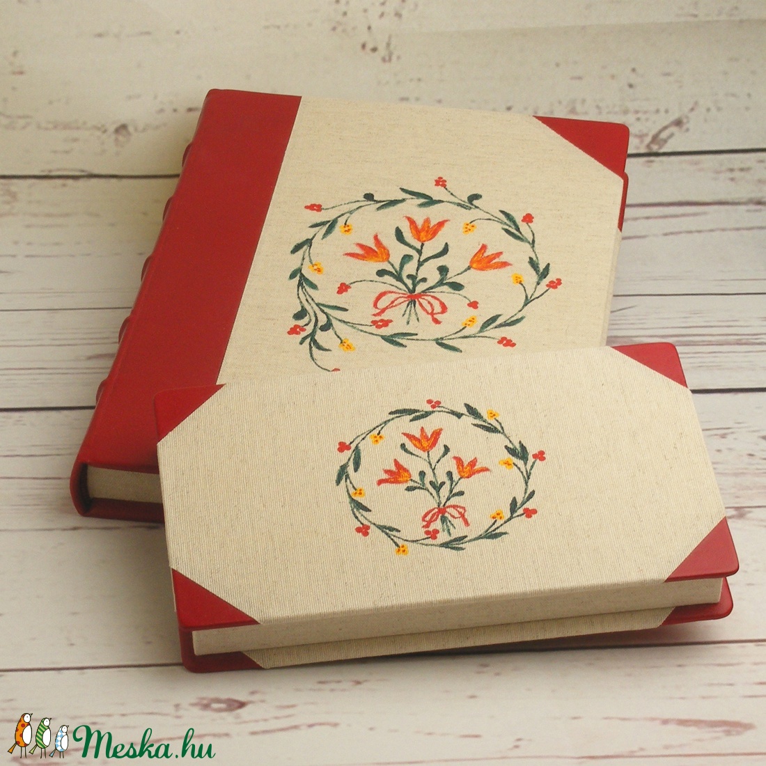 Dobozok íróasztalra, 2 db-os szett, nőknek. Levélpapírok, boríték és névjegykártya tárolására, ajándék papírokkal - otthon & életmód - tárolás & rendszerezés - íróasztali tároló - Meska.hu