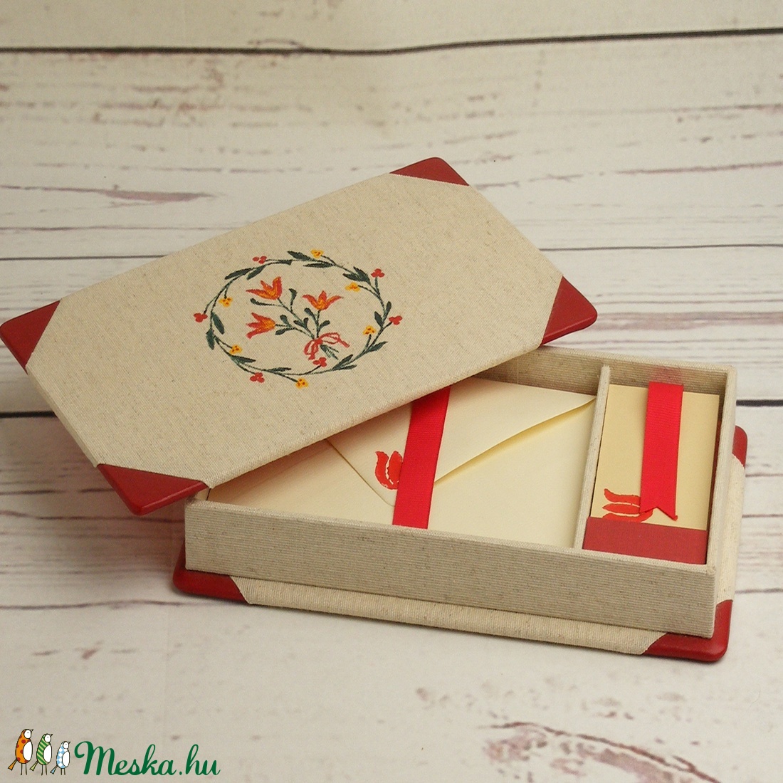 Dobozok íróasztalra, 2 db-os szett, nőknek. Levélpapírok, boríték és névjegykártya tárolására, ajándék papírokkal - otthon & életmód - tárolás & rendszerezés - íróasztali tároló - Meska.hu