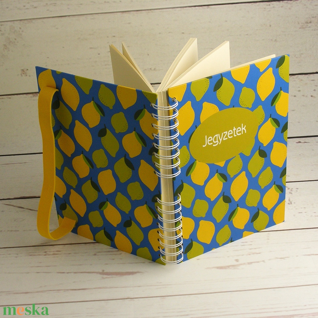 Spirálfüzet, spirálozott jegyzetfüzet, gyümölcsös notesz gumival. Felirat nélkül, Jegyzetek vagy más, egyedi felirat - otthon & életmód - papír, írószer - jegyzetfüzet & napló - Meska.hu