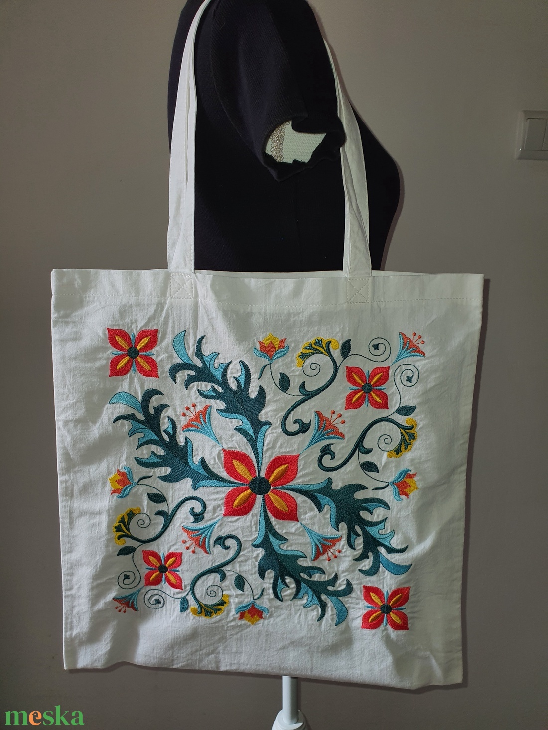 Virágos hímzett vászontáska - táska & tok - bevásárlás & shopper táska - shopper, textiltáska, szatyor - Meska.hu Virágos hímzett vászontáska - táska & tok - bevásárlás & shopper táska - shopper, textiltáska, szatyor - Meska.hu