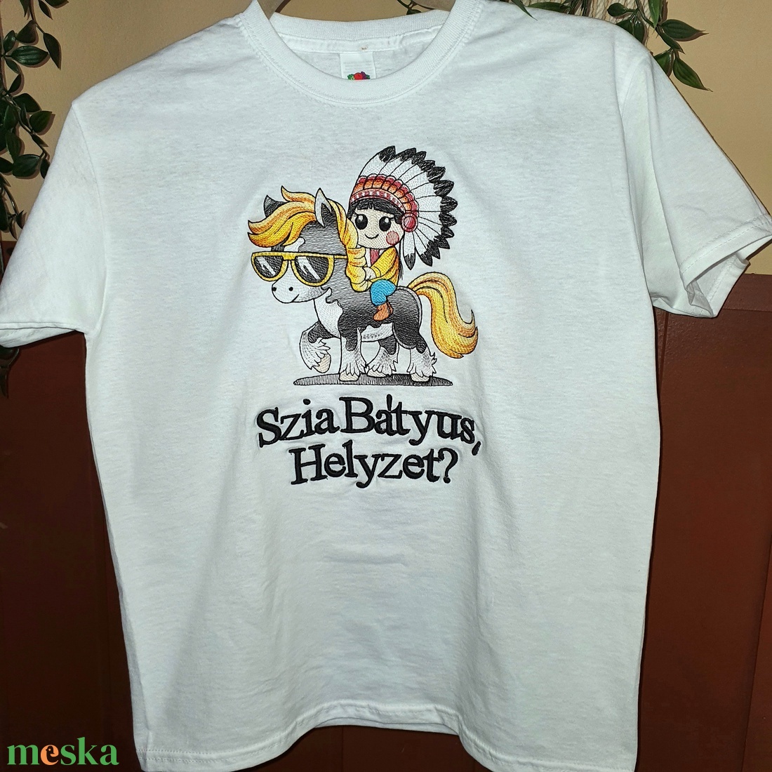 Szia Bátyus hímzett póló - ruha & divat - női ruha - póló, felső - Meska.hu Szia Bátyus hímzett póló - ruha & divat - női ruha - póló, felső - Meska.hu