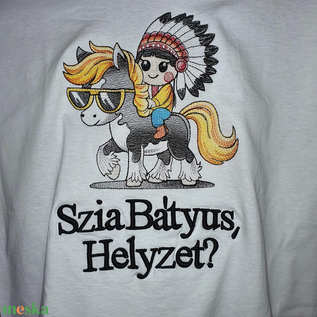 Szia Bátyus hímzett póló - ruha & divat - női ruha - póló, felső - Meska.hu Szia Bátyus hímzett póló - ruha & divat - női ruha - póló, felső - Meska.hu
