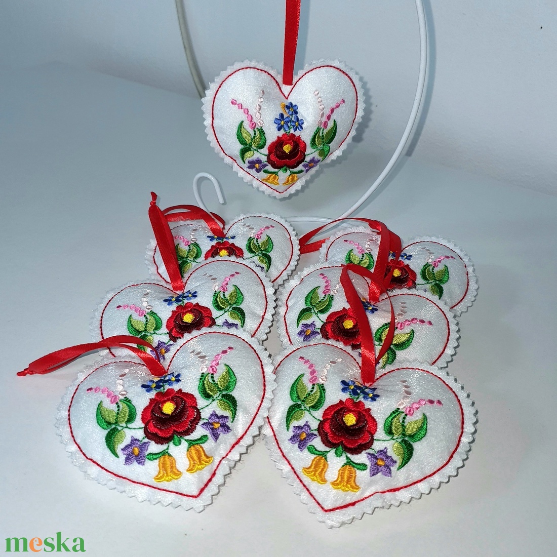 Kalocsai hímzett filc dísz - esküvő - emlék & ajándék - köszönőajándék - Meska.hu