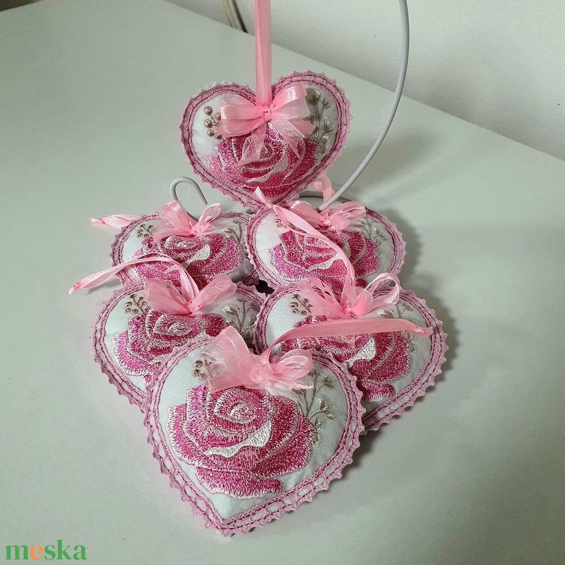 Valentin napi hímzett filc dísz - esküvő - emlék & ajándék - köszönőajándék - Meska.hu