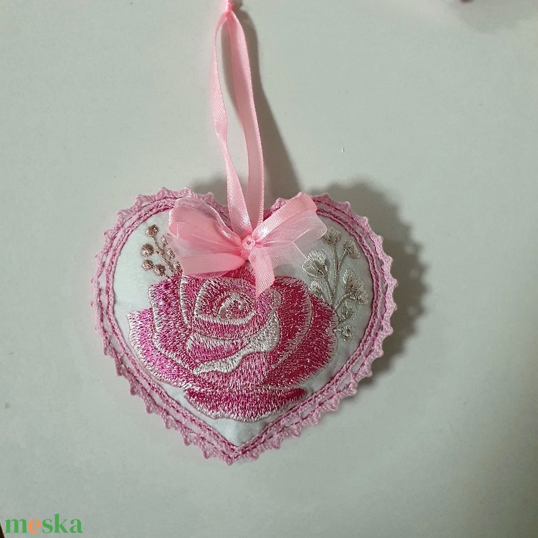 Valentin napi hímzett filc dísz - esküvő - emlék & ajándék - köszönőajándék - Meska.hu