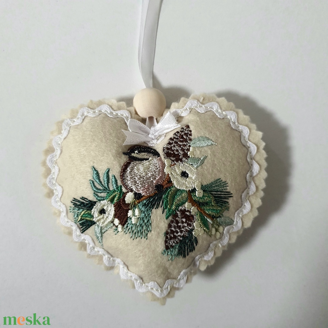 Cinegés hímzett filc dísz - otthon & életmód - dekoráció - ajtó- és ablak dekoráció - ablakdísz - Meska.hu