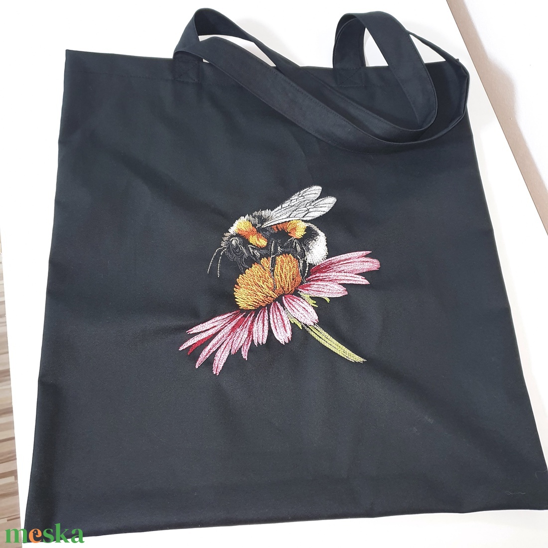 Dongó hímzett vászontáska  - táska & tok - bevásárlás & shopper táska - shopper, textiltáska, szatyor - Meska.hu