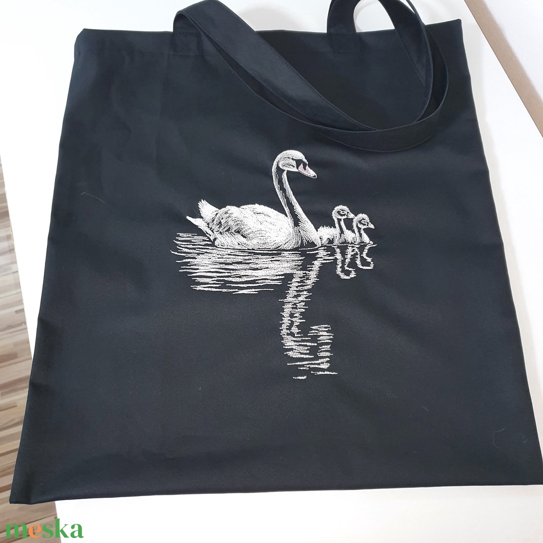 Hattyúk hímzett vászontáska  - táska & tok - bevásárlás & shopper táska - shopper, textiltáska, szatyor - Meska.hu