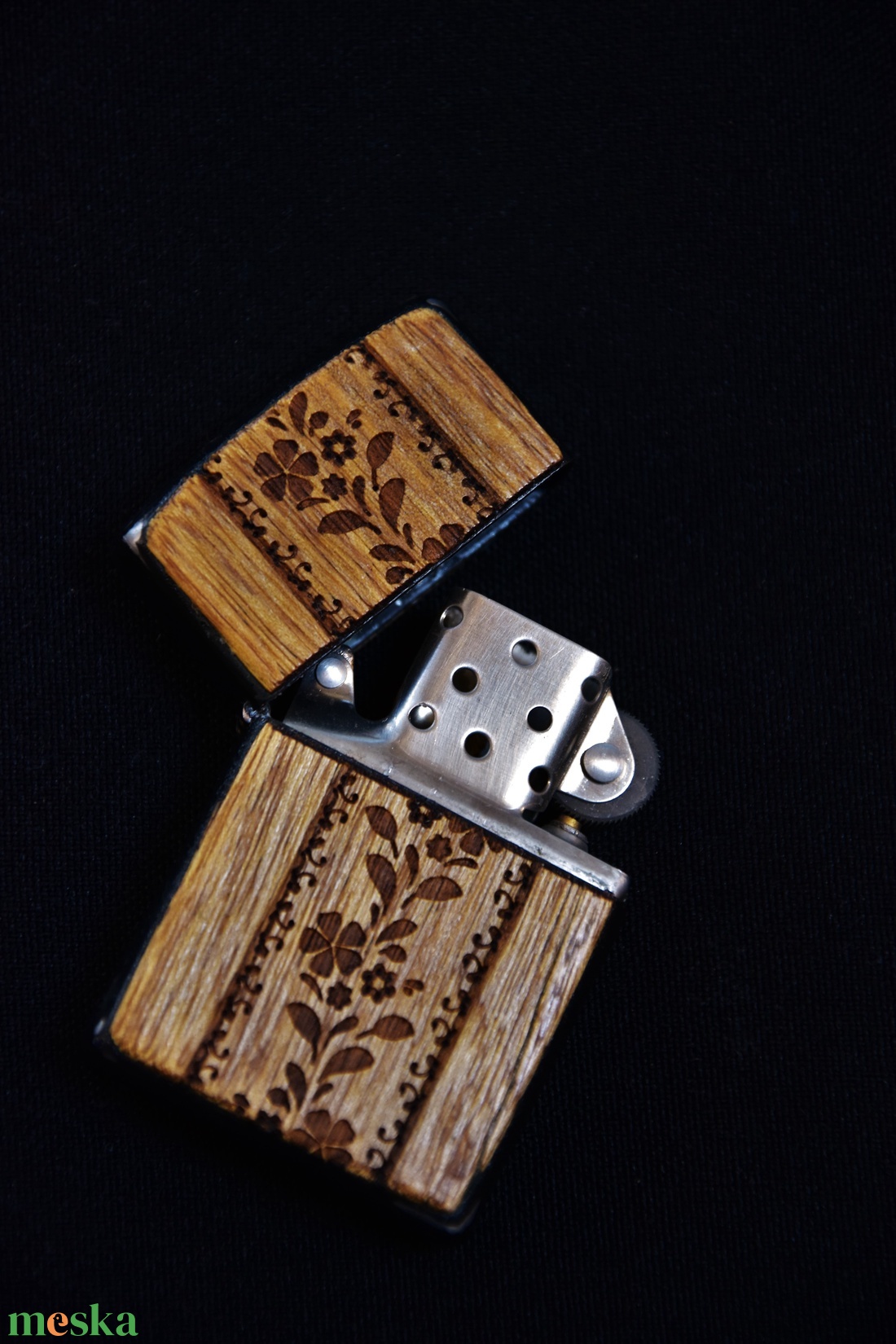 Zippwood fa burkolatú vihargyújtó - otthon & életmód - dekoráció - asztal és polc dekoráció - hamutál, öngyújtó, pipa - Meska.hu Zippwood fa burkolatú vihargyújtó - otthon & életmód - dekoráció - asztal és polc dekoráció - hamutál, öngyújtó, pipa - Meska.hu