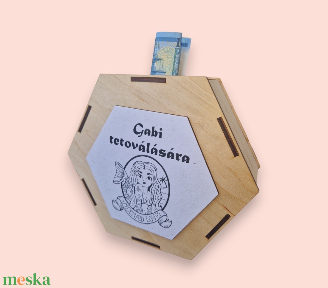Egyedi pénzgyűjtő persely ajándék tetoválásra - otthon & életmód - dekoráció - asztal és polc dekoráció - persely - Meska.hu Egyedi pénzgyűjtő persely ajándék tetoválásra - otthon & életmód - dekoráció - asztal és polc dekoráció - persely - Meska.hu