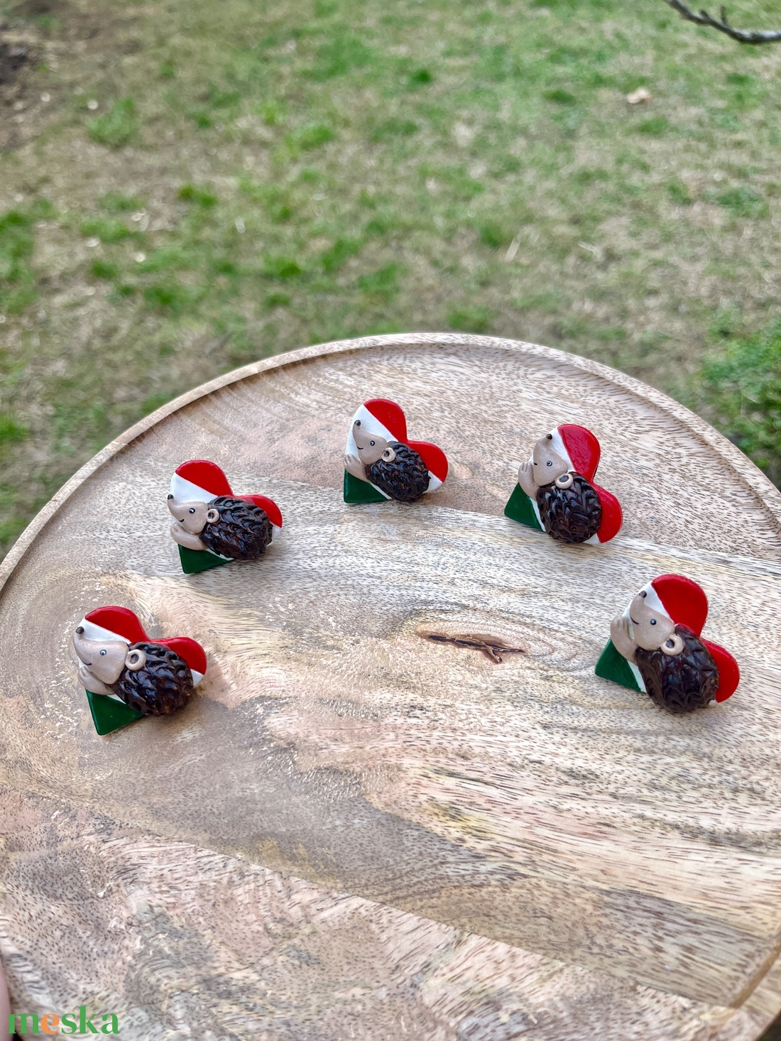 Sünis kokárda - ékszer - kitűző és bross - Meska.hu