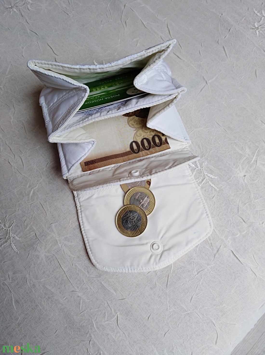 Pénztárca, 3 rekeszes, 2 patentos ( Fehér, vízhatlan, steppelt) - táska & tok - pénztárca & más tok - pénztárca - női pénztárca - Meska.hu Pénztárca, 3 rekeszes, 2 patentos ( Fehér, vízhatlan, steppelt) - táska & tok - pénztárca & más tok - pénztárca - női pénztárca - Meska.hu