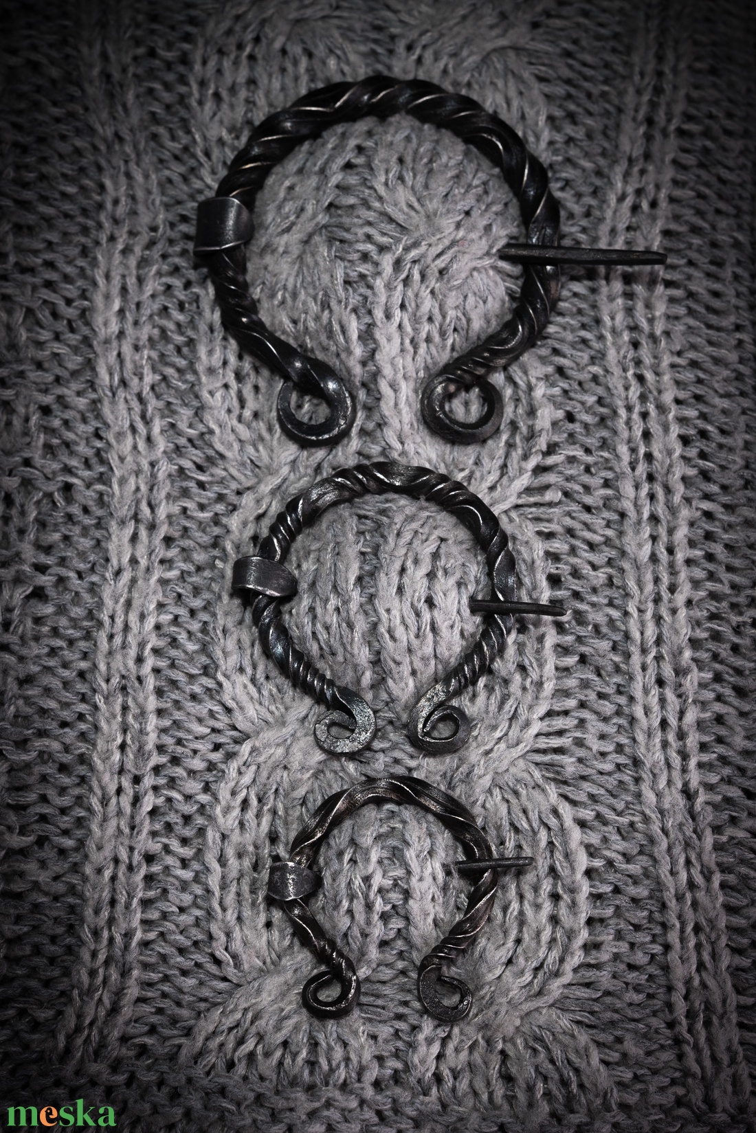 Kovácsolt Acél Ruhatű, Fibula - ékszer - kitűző és bross - Meska.hu Kovácsolt Acél Ruhatű, Fibula - ékszer - kitűző és bross - Meska.hu