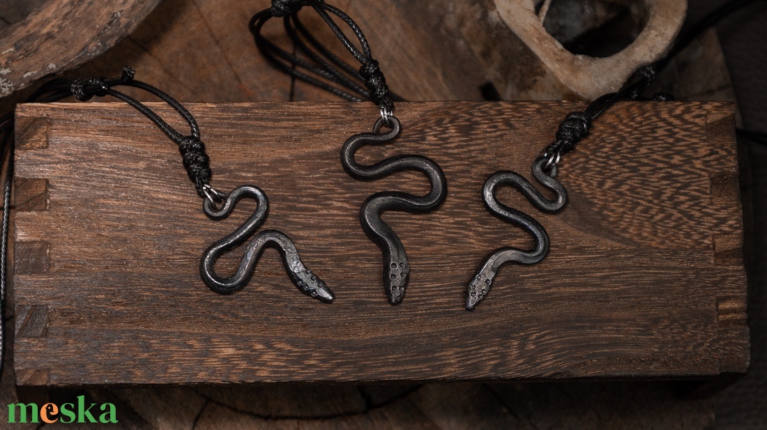 Kovácsolt Kígyó medál - ékszer - nyaklánc - medál - Meska.hu
