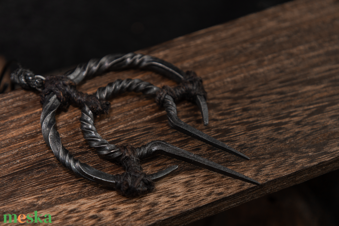 Kovácsolt Boszorkány Talizmán December - ékszer - nyaklánc - medál - Meska.hu