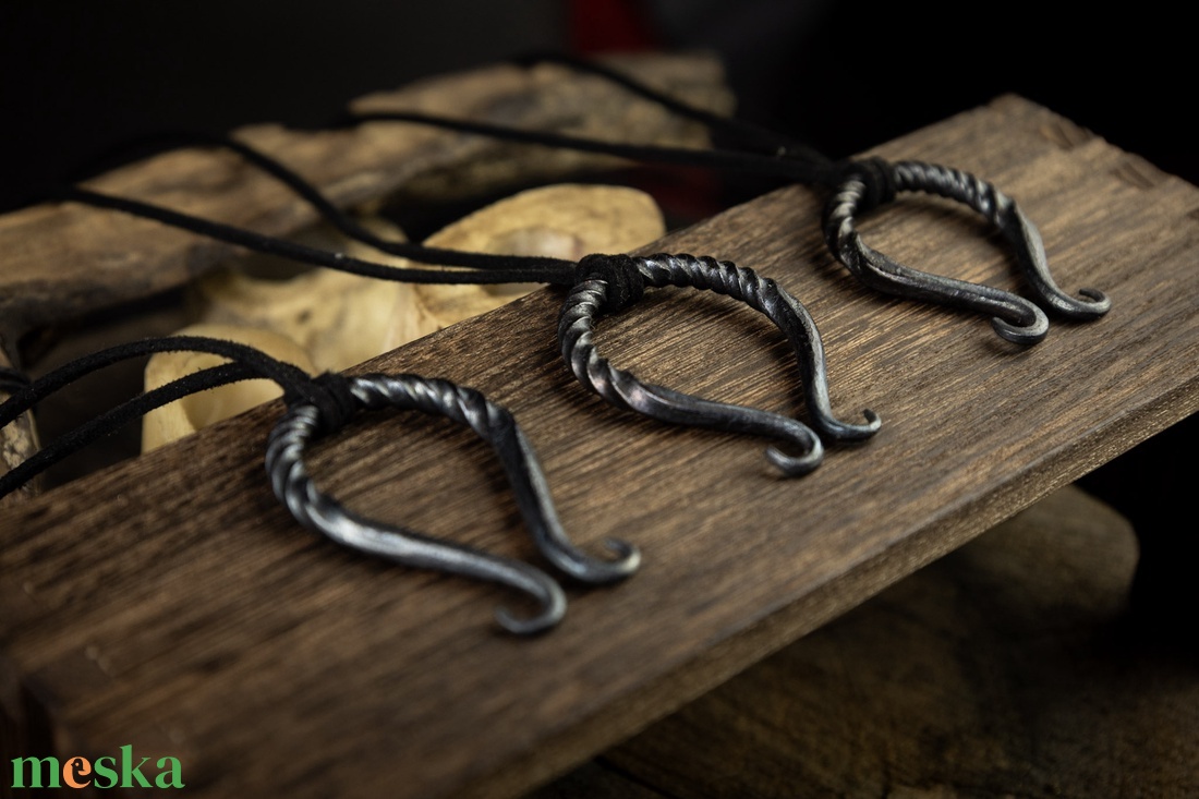 Kovácsolt Medál �L. Omega - ékszer - nyaklánc - medál - Meska.hu