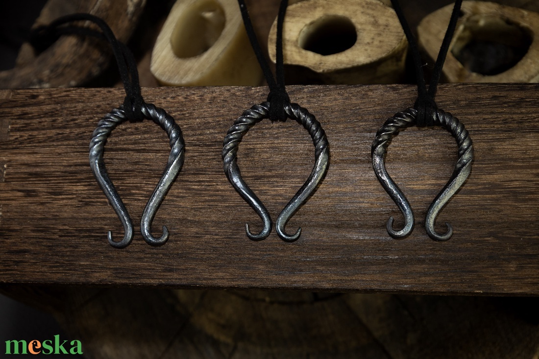 Kovácsolt Medál �L. Omega - ékszer - nyaklánc - medál - Meska.hu