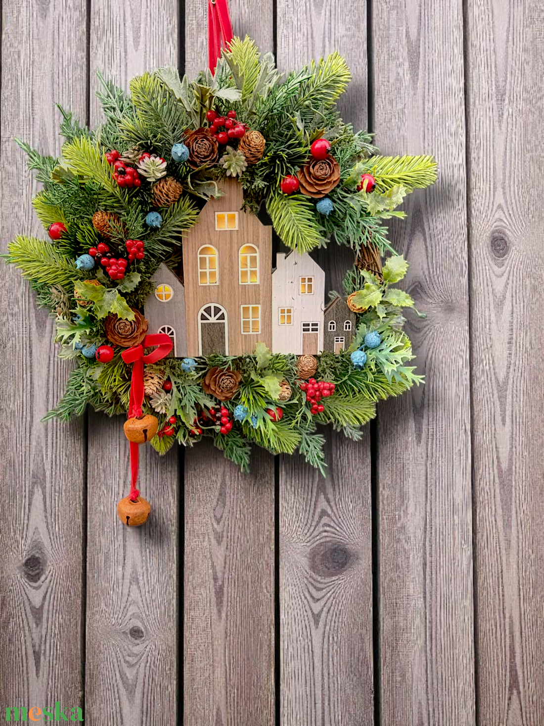 Házikós , téli ajtódísz  - karácsony - karácsonyi lakásdekoráció - karácsonyi ajtódíszek - Meska.hu