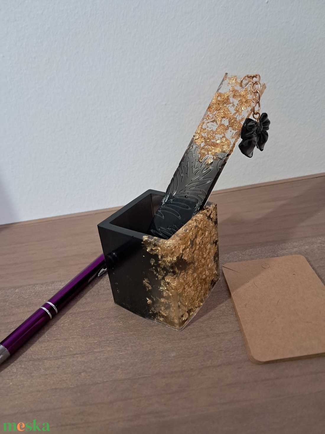 Aranylevelek elegáns gyanta könyvjelző és tolltartó szett - otthon & életmód - papír, írószer - tolltartó & ceruzatekercs - Meska.hu Aranylevelek elegáns gyanta könyvjelző és tolltartó szett - otthon & életmód - papír, írószer - tolltartó & ceruzatekercs - Meska.hu