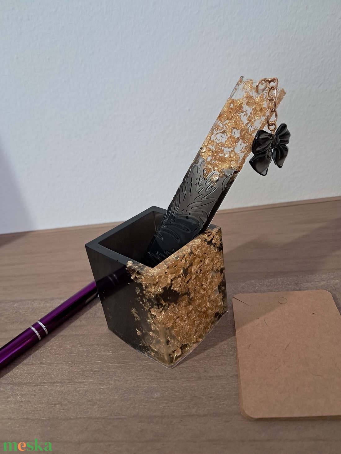 Aranylevelek elegáns gyanta könyvjelző és tolltartó szett - otthon & életmód - papír, írószer - tolltartó & ceruzatekercs - Meska.hu Aranylevelek elegáns gyanta könyvjelző és tolltartó szett - otthon & életmód - papír, írószer - tolltartó & ceruzatekercs - Meska.hu