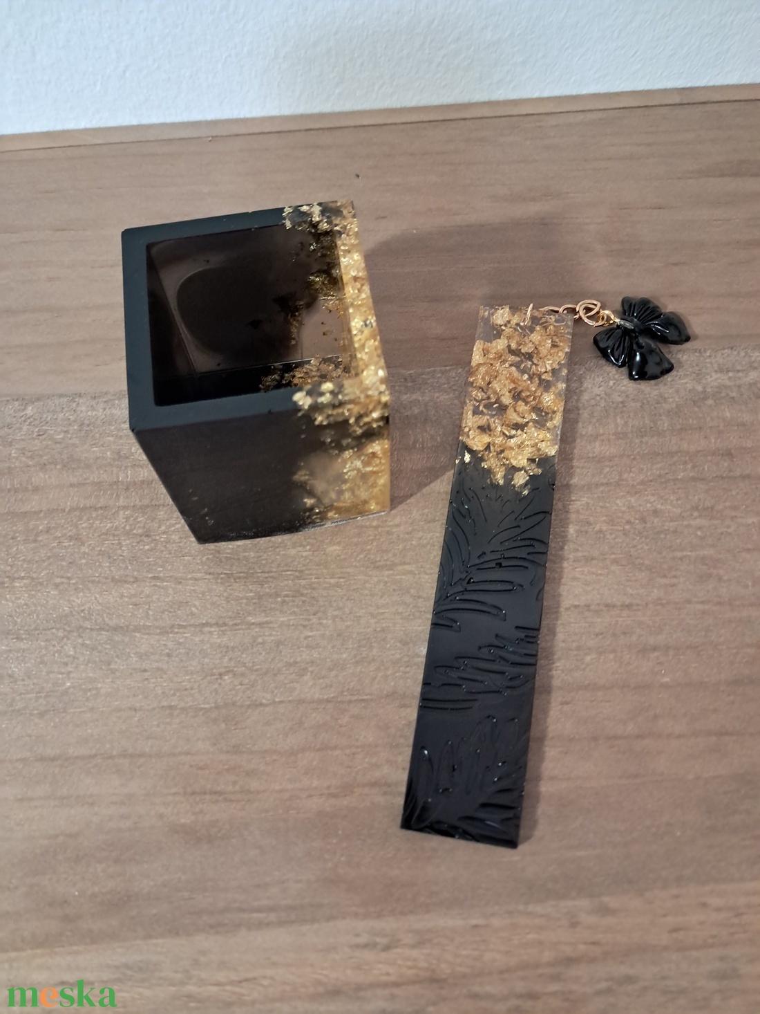 Aranylevelek elegáns gyanta könyvjelző és tolltartó szett - otthon & életmód - papír, írószer - tolltartó & ceruzatekercs - Meska.hu Aranylevelek elegáns gyanta könyvjelző és tolltartó szett - otthon & életmód - papír, írószer - tolltartó & ceruzatekercs - Meska.hu
