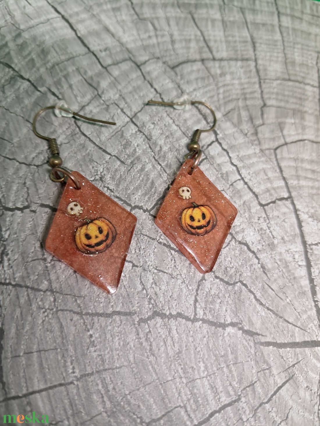 Tökös fülbevaló halloweenre - ékszer - fülbevaló - lógó fülbevaló - Meska.hu