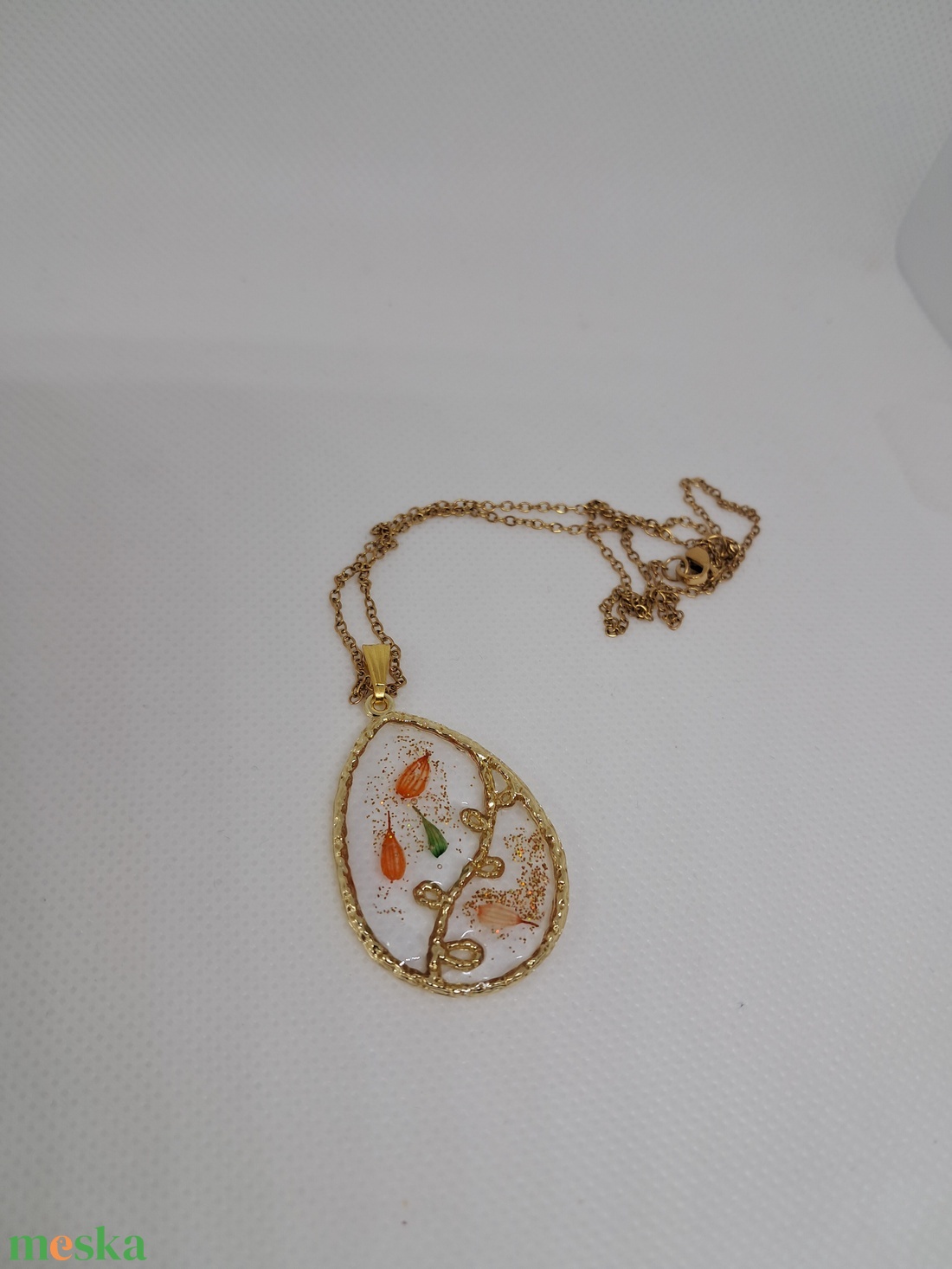 Húsvéti tojás medál préselt virágokkal � gyanta nyaklánc, tavaszi ékszer - ékszer - nyaklánc - medálos nyaklánc - Meska.hu