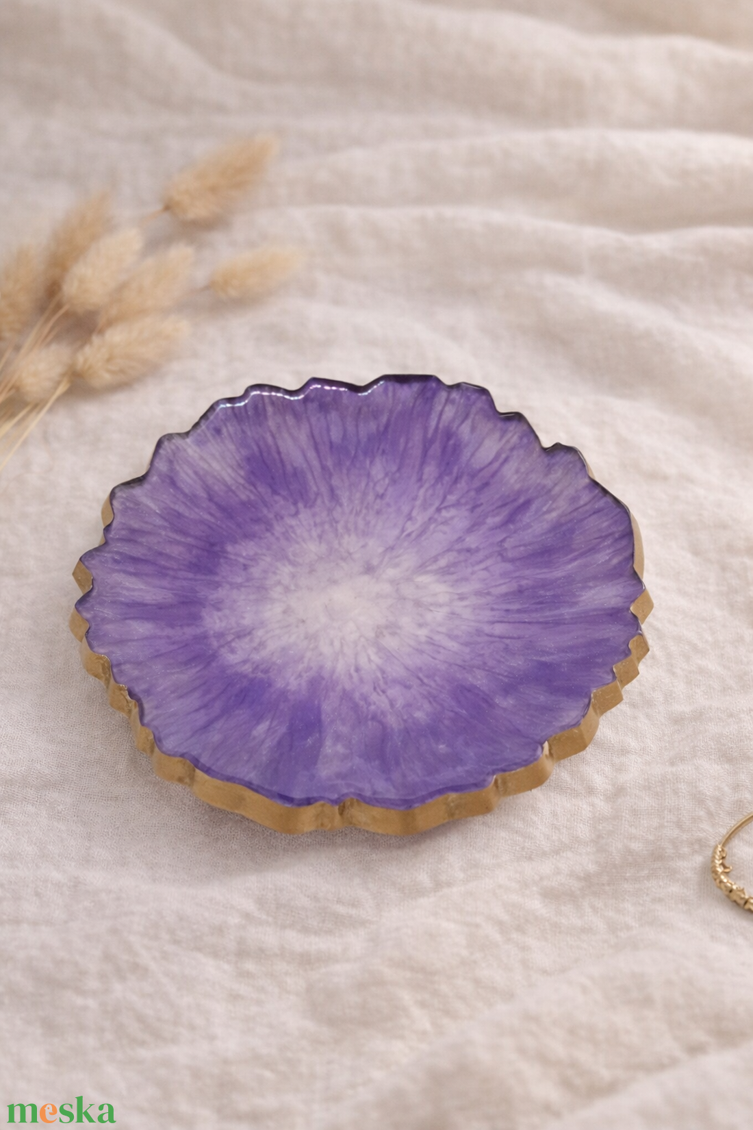 Lila epoxigyanta ékszertartó tál arany peremmel � kézműves dekor - ékszer - ékszertartó - ékszertartó tál - Meska.hu