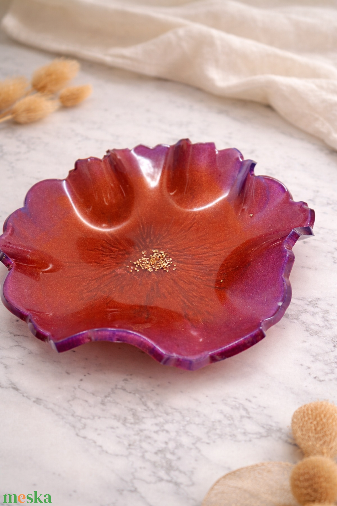 Virág formájú epoxigyanta dekor tál � pipacs ihlette színátmenet aranypelyhekkel - otthon & életmód - konyhafelszerelés, tálalás - tálalás - kínálótál - Meska.hu
