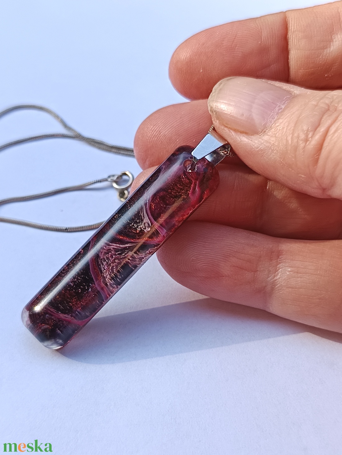 Magenta csillám epoxi medálos nyaklánc - ékszer - nyaklánc - medálos nyaklánc - Meska.hu