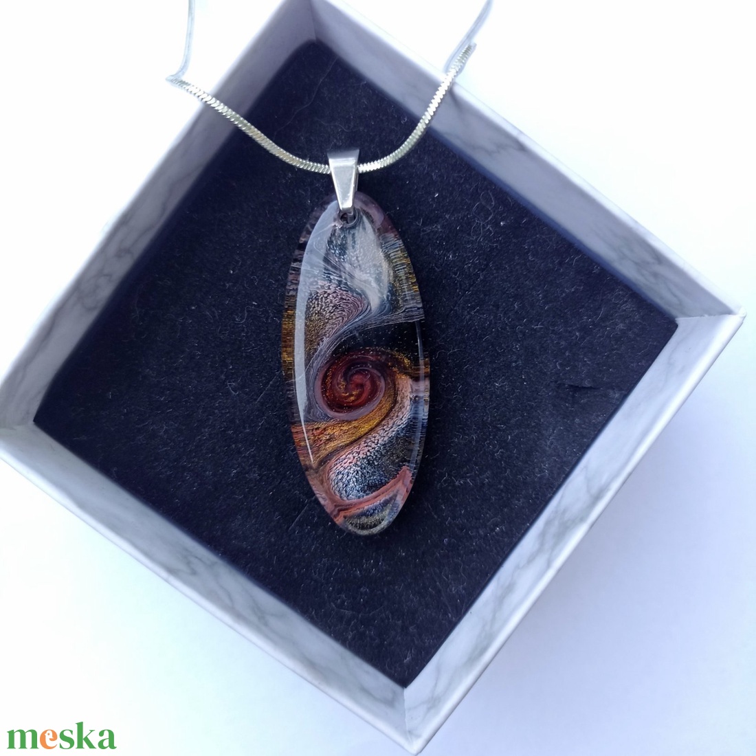 Sólyomszem epoxi medálos nyaklánc - ékszer - nyaklánc - medálos nyaklánc - Meska.hu