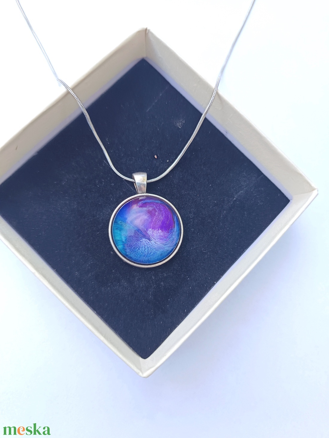 Lila felhős epoxi medál fém foglalattal - ékszer - nyaklánc - medálos nyaklánc - Meska.hu