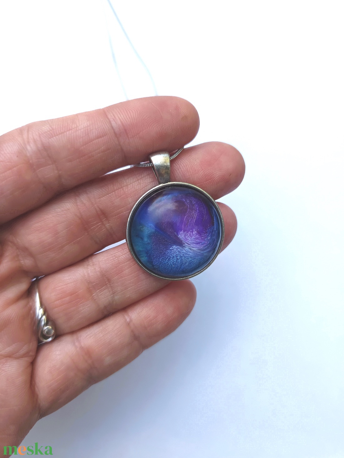 Lila felhős epoxi medál fém foglalattal - ékszer - nyaklánc - medálos nyaklánc - Meska.hu