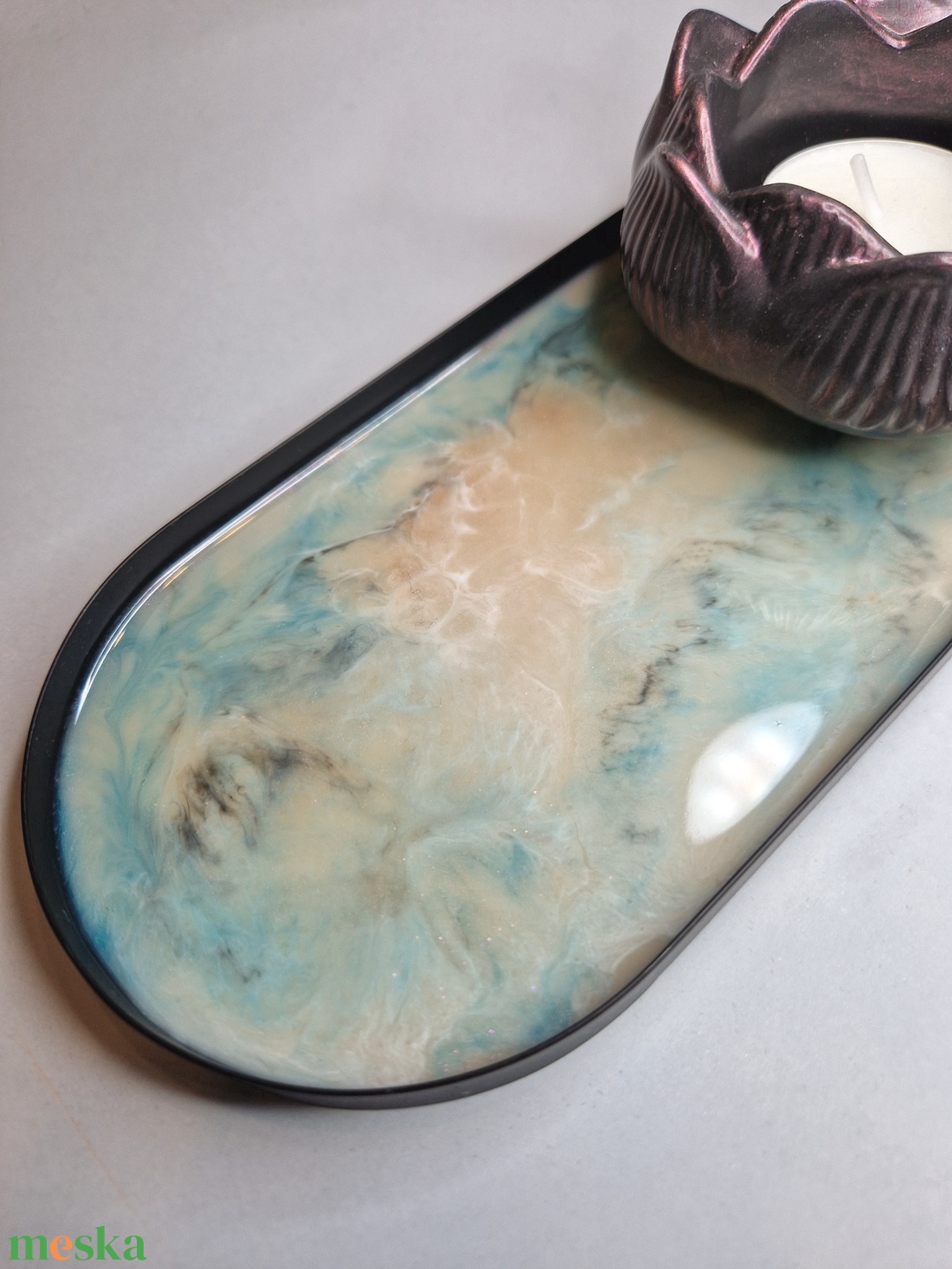Fekete fém tálca epoxyval +ajándék lótusz gyertyatartóval - ékszer - ékszertartó - ékszerdoboz - Meska.hu Fekete fém tálca epoxyval +ajándék lótusz gyertyatartóval - ékszer - ékszertartó - ékszerdoboz - Meska.hu